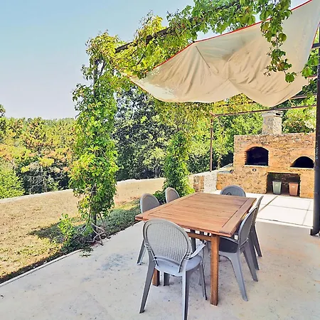 Casa Ginestra ليريسي