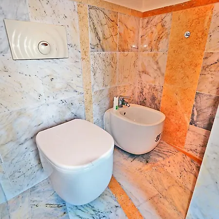 Casa Ginestra ليريسي